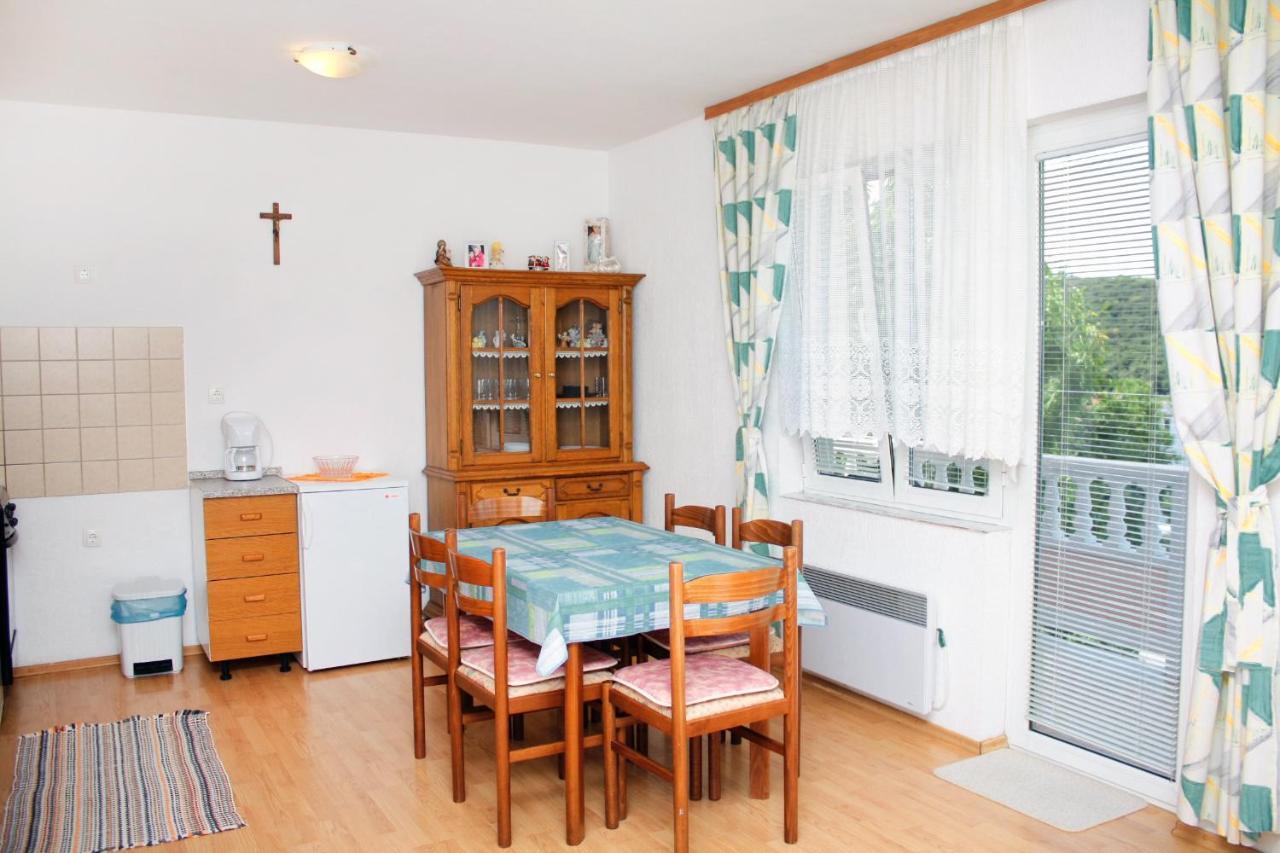 Apartments With A Parking Space Kampor, Rab - 5029 Екстер'єр фото