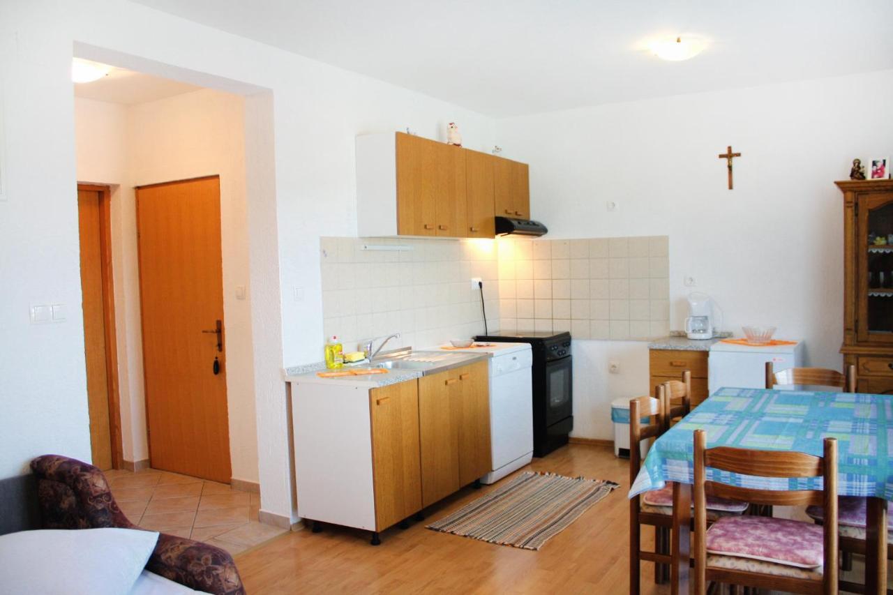 Apartments With A Parking Space Kampor, Rab - 5029 Екстер'єр фото