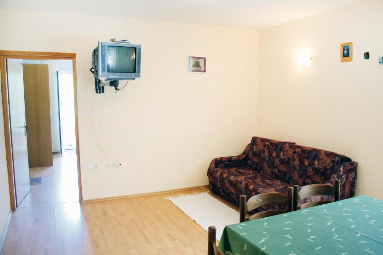 Apartments With A Parking Space Kampor, Rab - 5029 Екстер'єр фото