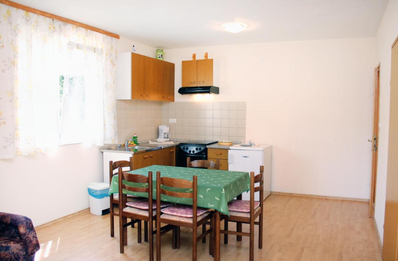 Apartments With A Parking Space Kampor, Rab - 5029 Екстер'єр фото