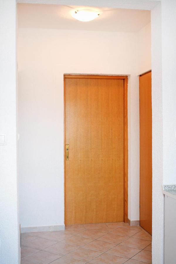 Apartments With A Parking Space Kampor, Rab - 5029 Екстер'єр фото