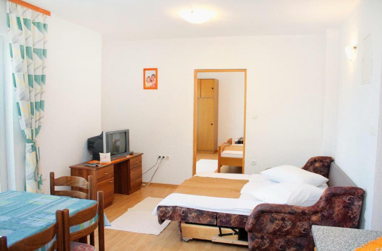 Apartments With A Parking Space Kampor, Rab - 5029 Екстер'єр фото